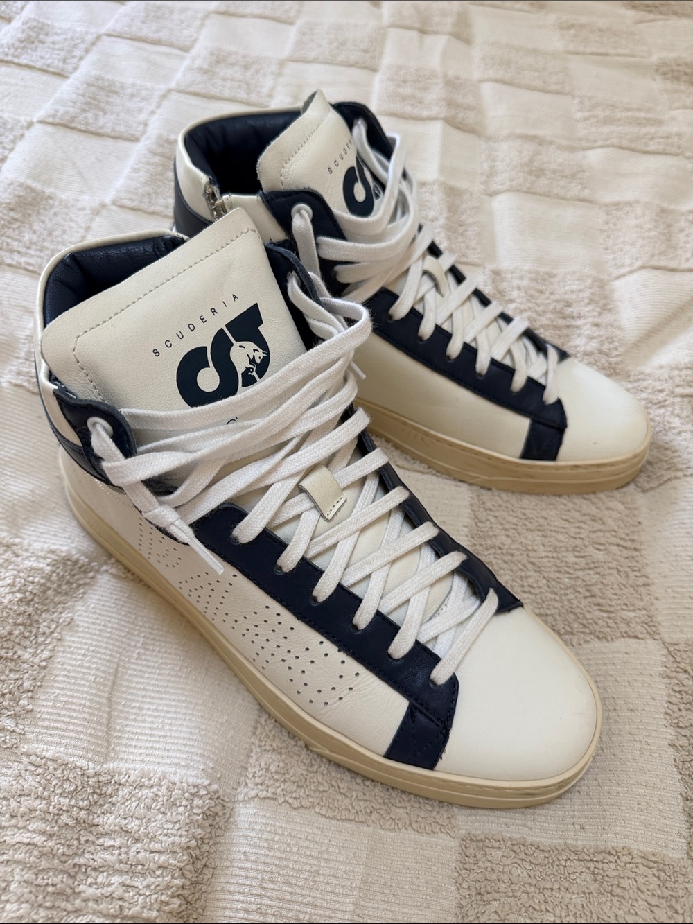 P448 : High-Top Sneakers in White and Navy